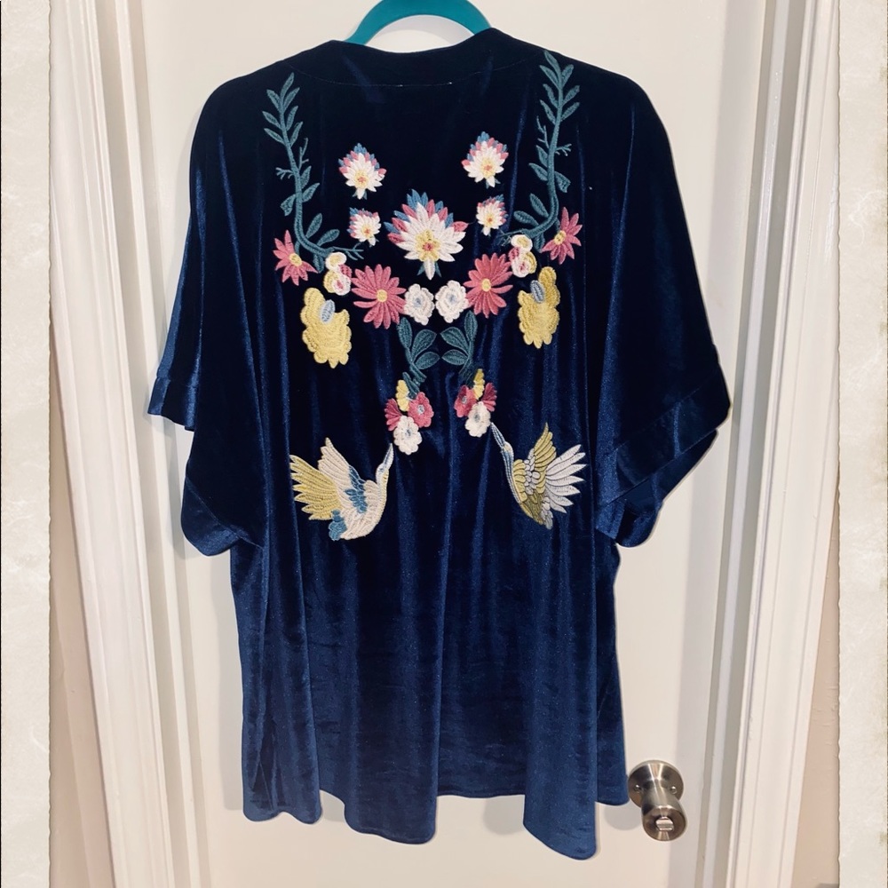 Entro Velvet Kimono